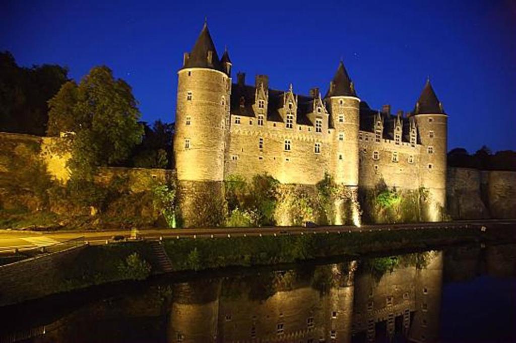 Guégon Stone Cottage With Modern Cosy Interior Near To Josselin Perfect Retreat For Writers Or Star Gazers מראה חיצוני תמונה