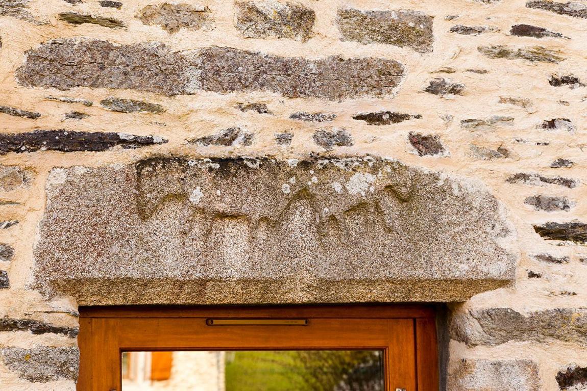 Guégon Stone Cottage With Modern Cosy Interior Near To Josselin Perfect Retreat For Writers Or Star Gazers מראה חיצוני תמונה